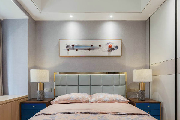 贴墙纸刷清漆和墙纸基膜哪个好